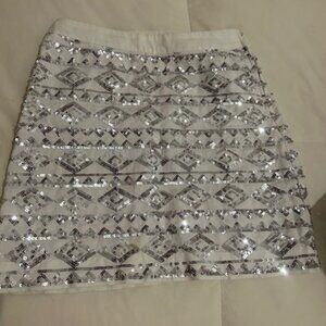 almost new banana republic embellished skirt size 0